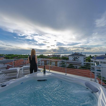 Soleis Sea View Spa Apartment Lignano Sabbiadoro Eksteriør billede