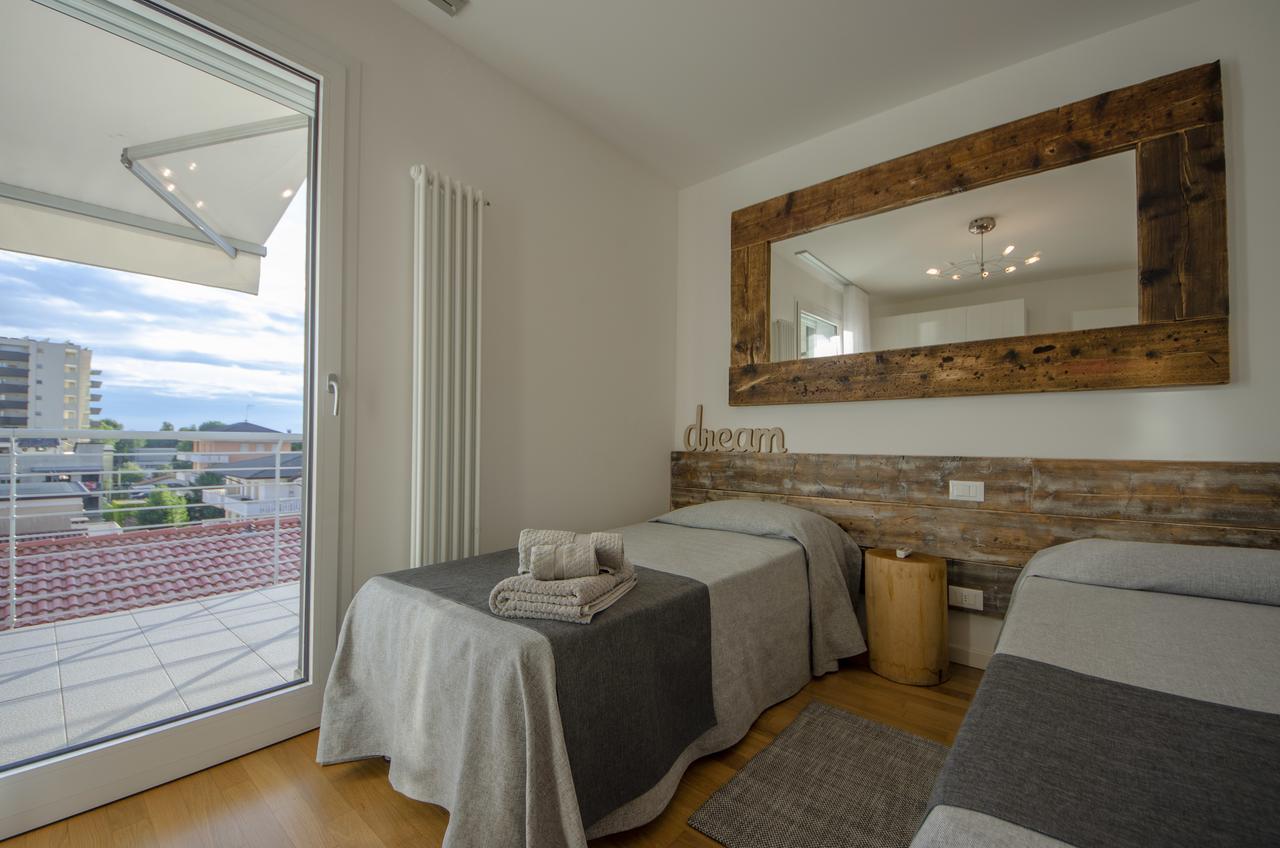Soleis Sea View Spa Apartment Lignano Sabbiadoro Eksteriør billede