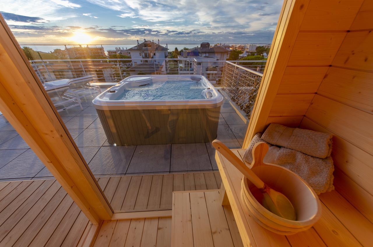 Soleis Sea View Spa Apartment Lignano Sabbiadoro Eksteriør billede